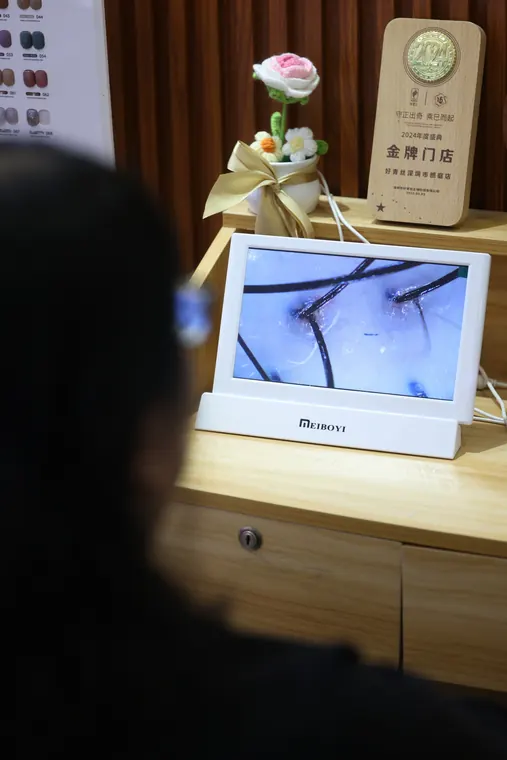 福田口岸头疗SPA到店指南配图：好青丝朗庭店门店空间实拍图 100：桂花路朗庭豪园门店、接待区和头疗空间