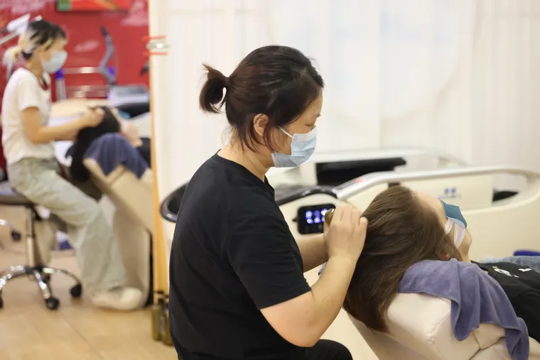 好青丝养发草本养发项目场景：深圳养发馆能开发票吗？养发费用能报销吗